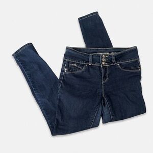 EUC Women’s Butt Lifting Mid Rise Dark Blue Denim YMI Jeans Size 7